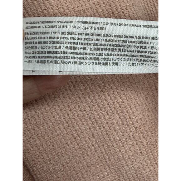 HOLLISTER Waffle Knit Pullover Top Sz M Soft Pink V-Neck Long Sleeves Casual - Picture 9 of 13